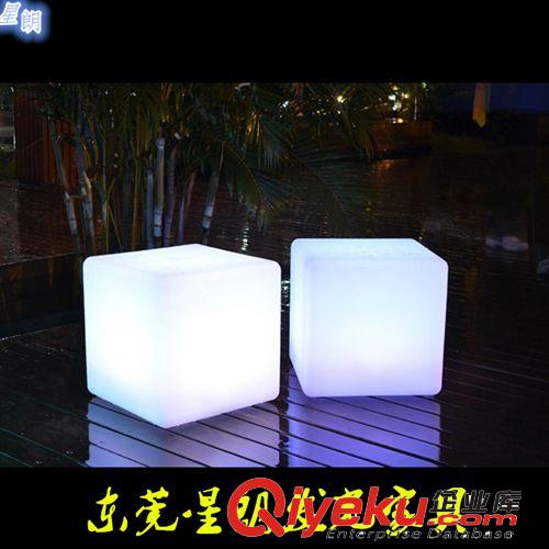 LED发光家具 供应led发光凳 变色可遥控方凳 家庭灯具装饰椅子 酒吧塑料吧凳