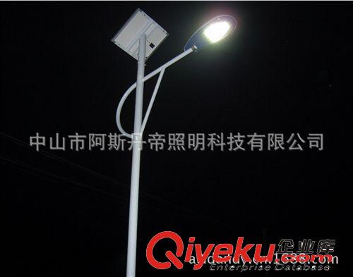 厂家生产订做大功率节能环保单臂LED太阳能道路美化装饰路灯