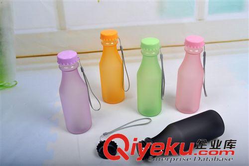 厂家直销磨砂糖果色彩便携式汽水瓶 随时杯 创意水杯 牛奶瓶