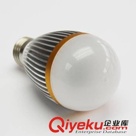 厂家直销超长寿命高亮5WLED球泡灯 专业led商业照明产品