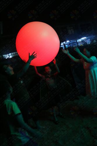 创意活动气球 新型专利产品 演唱会专用发光抛投气球灯 沙滩派对抛球 水上抛球