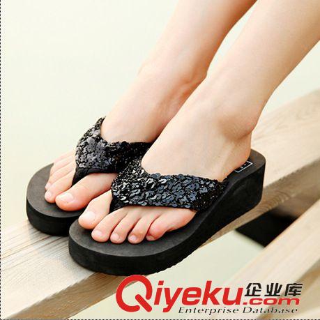 新品发布 韩国拖鞋夏季时尚松糕防滑凉拖鞋 女士亮片中跟沙滩人字拖批发