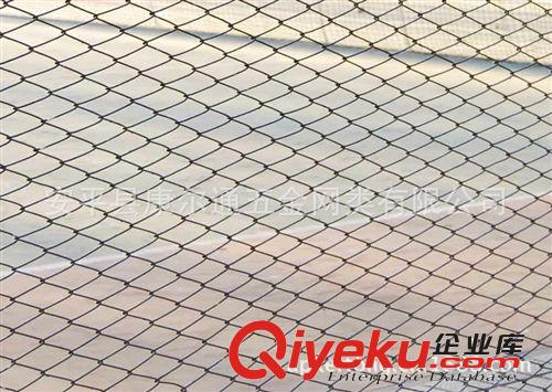 网面平整，强力张紧   体育场围栏、运动场围栏，操场围栏