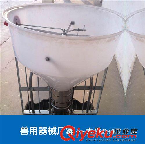 厂家直销新型猪用干湿料槽 育肥猪喂料器 铸铁底盘塑料桶  DY002