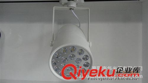 厂家热销 单头白色18w照明灯具 高性能led环保导轨灯