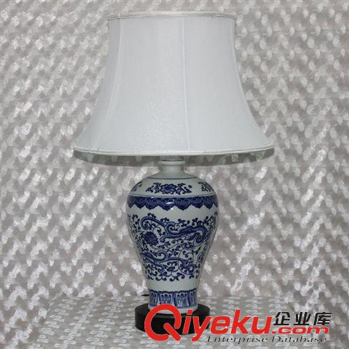青花纹龙陶瓷台灯，中式古典陶瓷台灯，木艺底座台灯