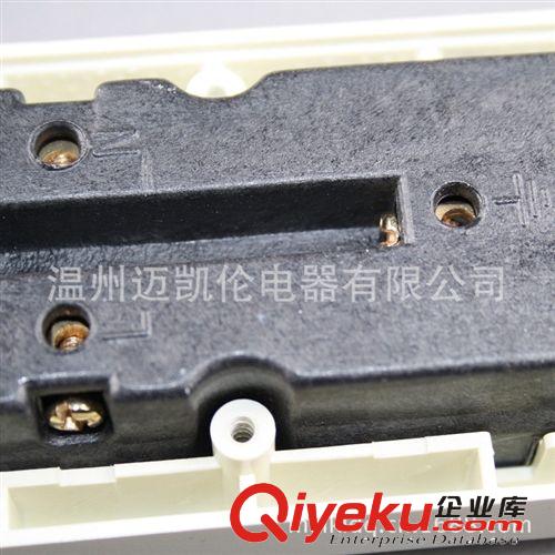强安 QA-501 无线排插 电源插座 多插位接线板 10A