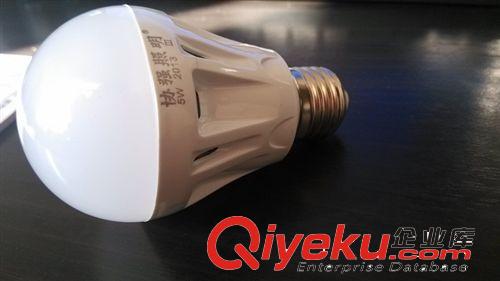 比传统节能灯更亮，更节能，价位更低 LED塑料球泡