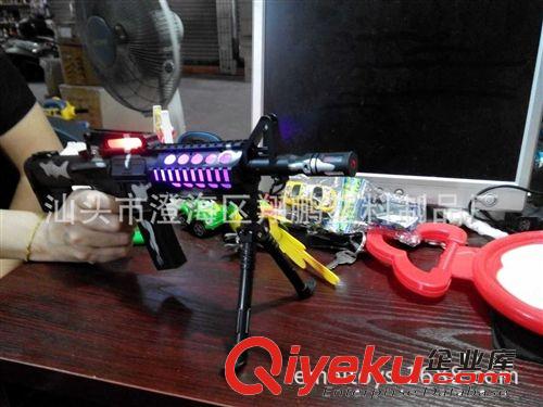【乐美玩具】供应热卖红外线语音枪 热卖电动玩具 八音枪玩具批发