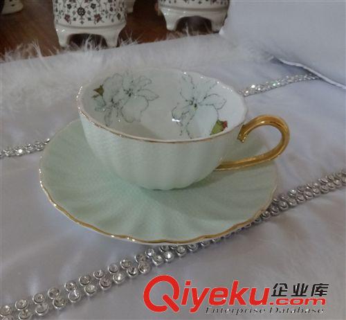 厂家直销欧式骨瓷咖啡杯碟套装浮雕色釉情侣对杯胎薄瓷质白透光强