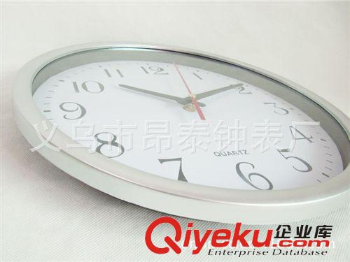 厂家直供 12英寸简约时尚石英钟挂钟飞马机芯 银色塑料边框时钟