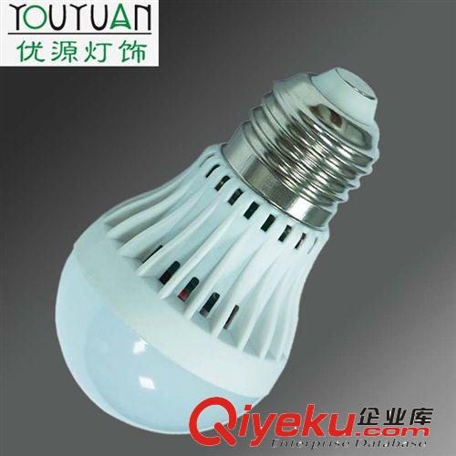 厂家直销 塑料led球泡灯 E27 无频闪高亮度塑料灯泡 节能省电60％