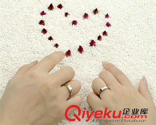 情侣专区 QL270 杂志款不规则情侣式 纯银镶钻戒指 指环批发供应。