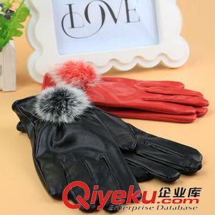 手套 新款韩版毛绒球女士手套 冬季户外骑行PU皮保暖手套 十元店货源