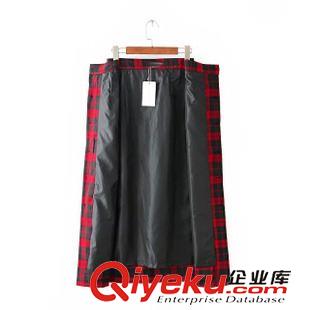 15年8月11-15 韩版秋装热卖爆款 女士经典红黑格子单排扣长款半身裙25BC-8.168