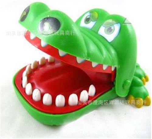 整人玩具 供应会大号盒装疯狂鳄鱼拔牙齿亲子玩具成人整盅咬手儿童益智玩具