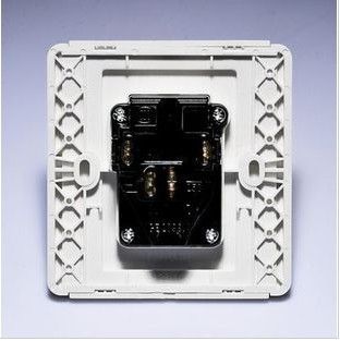 施耐德开关插座 施耐德品牌 E3000都会系列  白色 五孔墙壁插座专柜zp