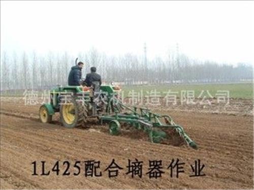 土壤耕整机械 大量供应配套各种铧式犁、翻转犁优质平地合墒器