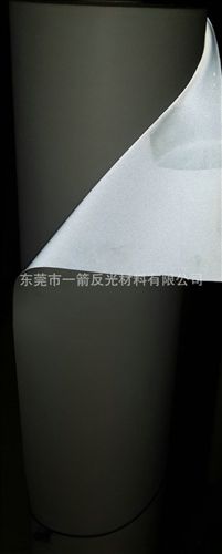 反光TPU 东莞一箭反光材料有限公司批发大量1.4mm厚普亮反光太空革 反光革