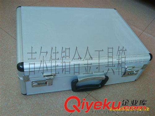 工具箱包 厂家生产拉杆条纹密码铝合金箱
