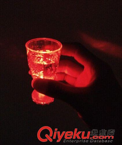 杯子 创意lLED发光杯新款 口杯、小酒杯、发光杯 七彩酒吧发光杯感应杯