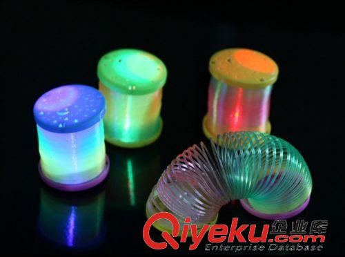 彩虹圈 儿童魔力塑料弹簧七彩夜光彩虹圈 发光投影益智玩具 厂家热卖货源