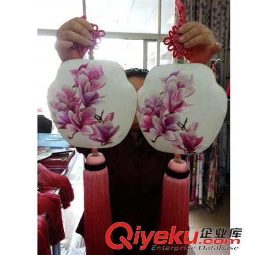 按产品用途分 苏州厂家直销gd扇形手工绣花挂件春节装饰挂件特色苏绣中国结