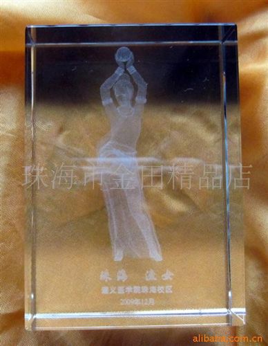 R.水晶工艺品 饰品：授权牌 奖牌 香水座 内雕 供应珠海渔女水晶内雕礼品 珠海纪念品