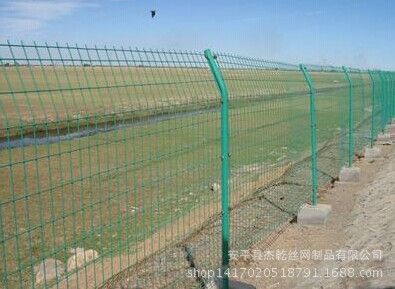 护栏网 厂价销售果园双边丝护栏网，养殖护栏网 池塘防盗护栏网 zyjl