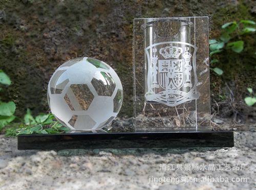 水晶体育用品 足球篮球运动会纪念品 足球水晶笔筒 个性刻队徽图案水晶笔筒