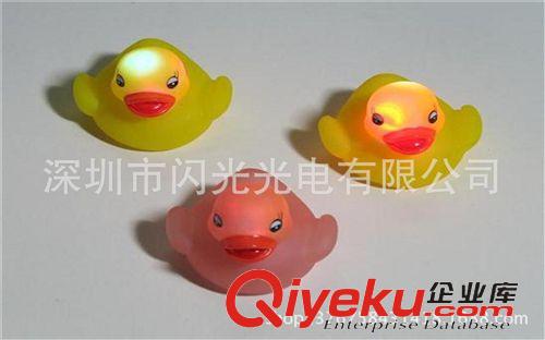 发光玩具 厂家供应PVC发光防水鸭子 导电鸭子