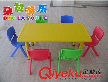 幼儿桌椅 批发幼儿园桌子 /儿童桌椅/ 塑料桌椅/幼儿园桌椅/幼儿园专用桌