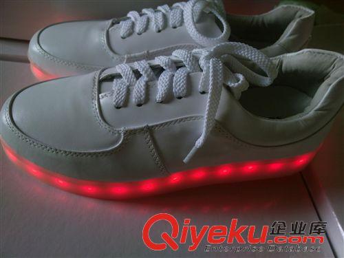 春鞋 夜光底zp秋鞋USB充电LED红色發光鞋厚底休闲鞋 发光鞋一件代发