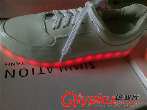 春鞋 夜光底zp秋鞋USB充电LED红色發光鞋厚底休闲鞋 发光鞋一件代发