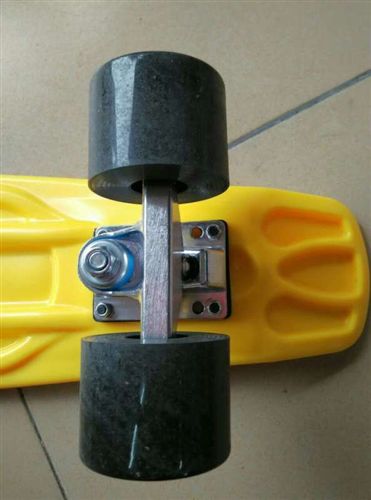 健身器材 零售包邮滑板车 玩具滑板 单翘塑料板滑板 小鱼板