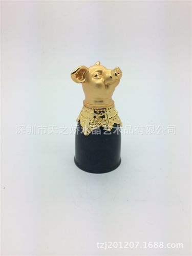 酒具系列摆件 精品酒具批发 和田青玉生肖猪白酒杯 金镶玉12兽首酒具 收藏礼品