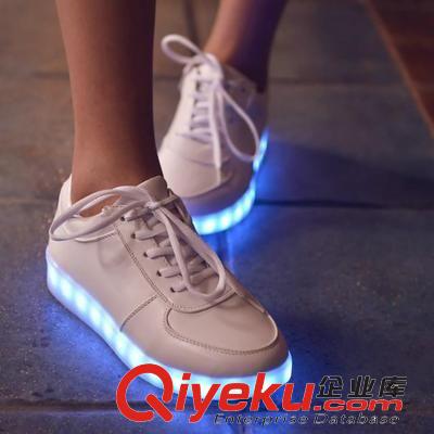 单鞋 欧洲站夜光鞋发光鞋荧光鞋球鞋LED情侣男女休闲板鞋USB充电灯光鞋