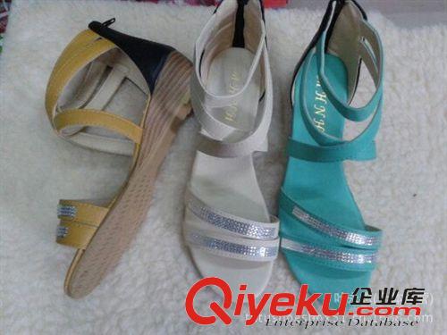 女士凉拖鞋 2013夏季新款韩版时尚女鞋低跟凉鞋子装饰镂空罗马凉鞋