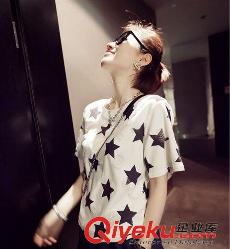 5.22上新 2015韩版夏装新款宽松破洞圆领短袖女式五角星做旧t恤一件代发