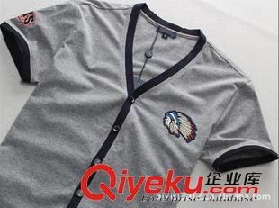 男式T恤polo 供应V领莱卡棉时尚带扣男T恤 个性印第安酋长缝标开衫短袖