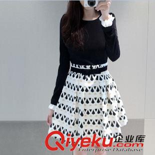 未分类 2015春季新款韩版拼接腰带假两件收腰修身显瘦时尚百搭长袖连衣裙