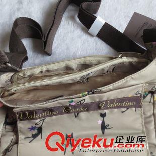 出口保温包袋（大家服装可附带） 实用手拎包，只工钱日本原单库存拉链搭扣卡通猫时尚女式斜挎包