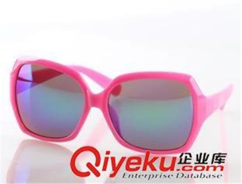 太阳眼镜 韩版新款潮男女方形彩色镜片墨镜防紫外线保护眼镜太阳眼镜批发