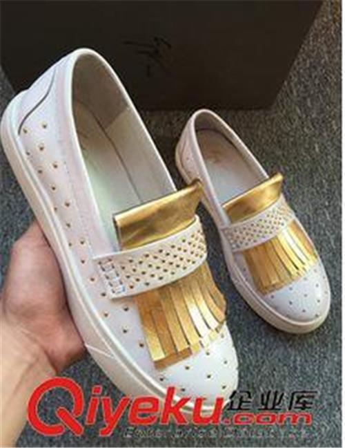 欧美鞋 欧美大品牌新款GZ时髦金色流苏柳钉装饰平底休闲情女板鞋单鞋批发