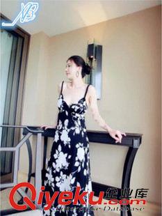 未分类 XB 新款女装 刘钰懿同款黑白花印花吊带打底长裙连衣裙女高质量