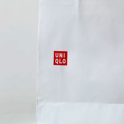 纸袋种类 苏州工厂订做优衣库 白牛皮纸印刷logo贴绳服装手提纸袋